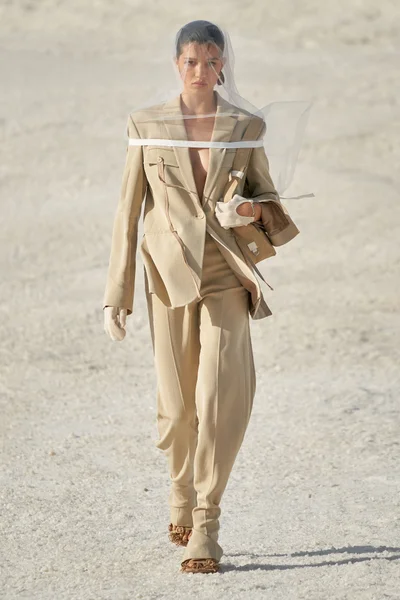 Look 27